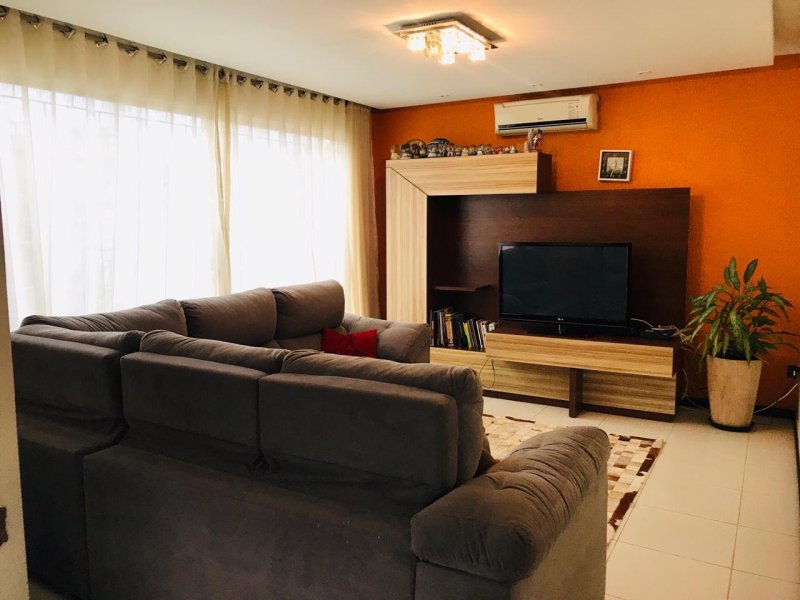 Casa à venda Saguaçu com 310m² e 4 quartos por R$ 920.000 - 201268998-foto-casa-p.jpg