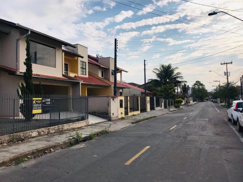 Casa à venda Saguaçu com 310m² e 4 quartos por R$ 920.000 - 420444057-foto-casa-frente.jpg