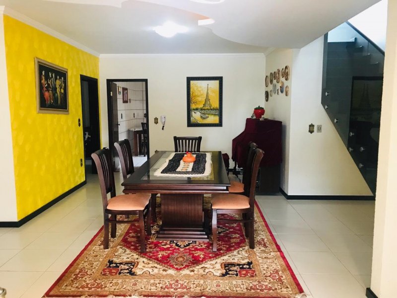 Casa à venda Saguaçu com 310m² e 4 quartos por R$ 920.000 - 488354940-foto-casa-sala.jpg