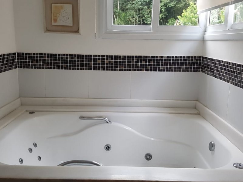 Casa à venda Lavra Velha com 500m² e 6 quartos por R$ 2.472.000 - 897320402-banheira.jpg