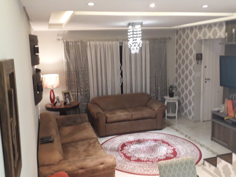 Casa à venda Parolin com 200m² e 3 quartos por R$ 820.000 - 177442220-inbound5264241928647879745.jpg