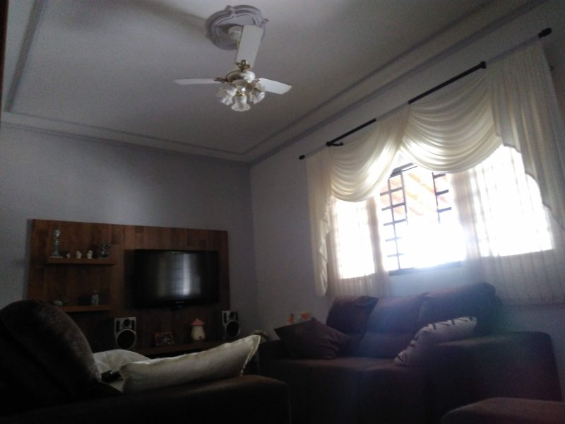Casa à venda Centro com 316m² e 3 quartos por R$ 650.000 - 1890594043-img-20180307-090425.jpg