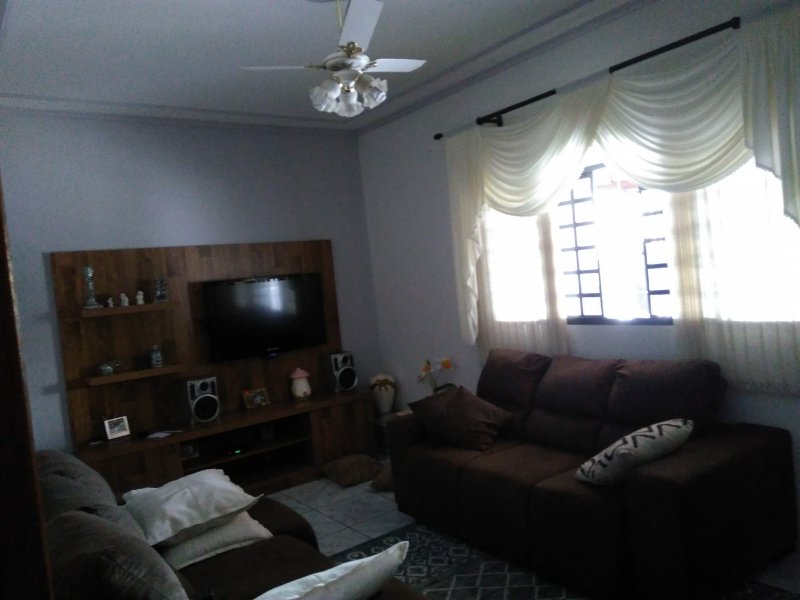 Casa à venda Centro com 316m² e 3 quartos por R$ 650.000 - 1979362399-img-20180307-090404.jpg