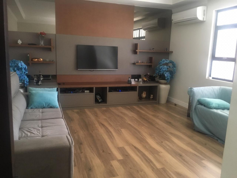 Casa à venda Jardim Quarto Centenário com 310m² e 3 quartos por R$ 700.000 - 360185156-inbound7026058973155297920.jpg