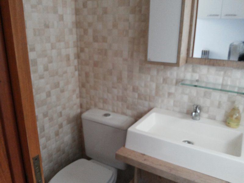 Apartamento à venda Petrópolis com 68m² e 2 quartos por R$ 395.000 - 1399672894-15-wc-auxiliar.jpg