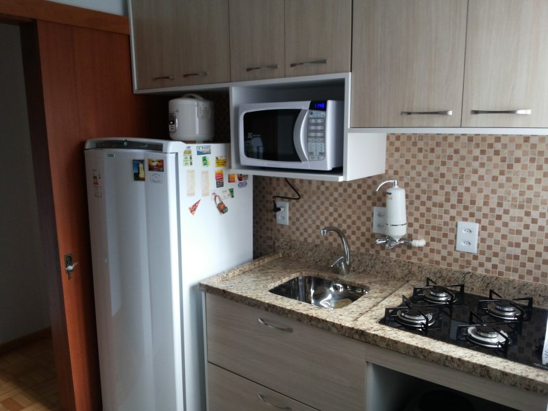 Apartamento à venda Petrópolis com 68m² e 2 quartos por R$ 395.000 - 320704745-11-cozinha.jpg