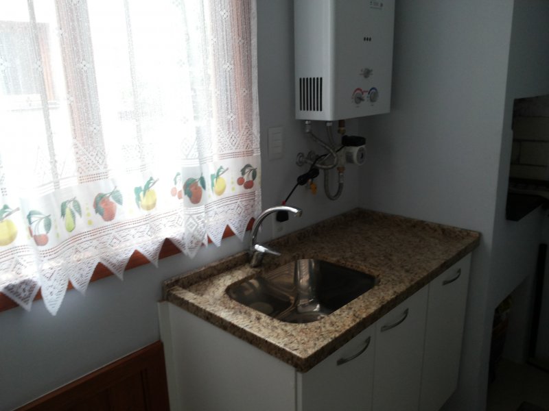 Apartamento à venda Petrópolis com 68m² e 2 quartos por R$ 395.000 - 429368153-17-area-de-servico-com-churrasqueira.jpg