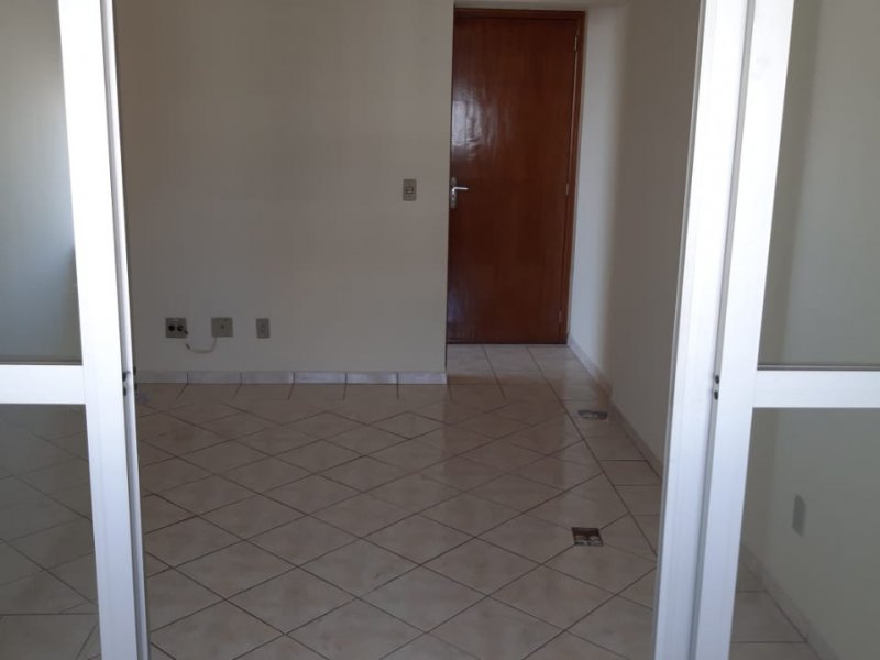 imóvel com 65m²