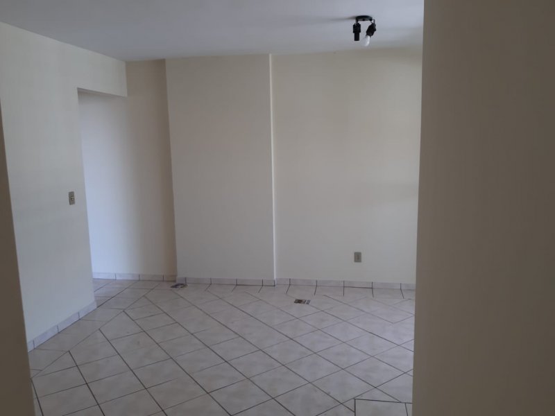 imóvel com 65m²