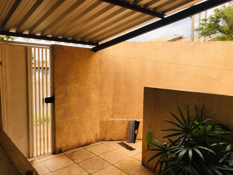 Casa à venda Residencial Manabu Mabe com 70m² e 2 quartos por R$ 180.000 - 1353490730-whatsapp-image-2020-01-04-at-11.jpeg