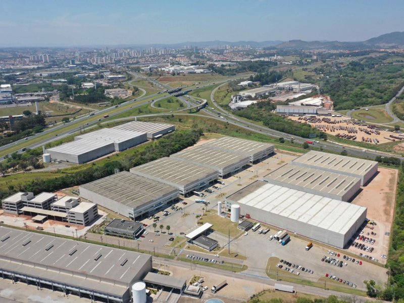 Comercial para alugar Fazenda Grande com 8000m² e  quartos por R$ 160.000 - 1028774762-aerea-com-predios-de-escritorios.jpg