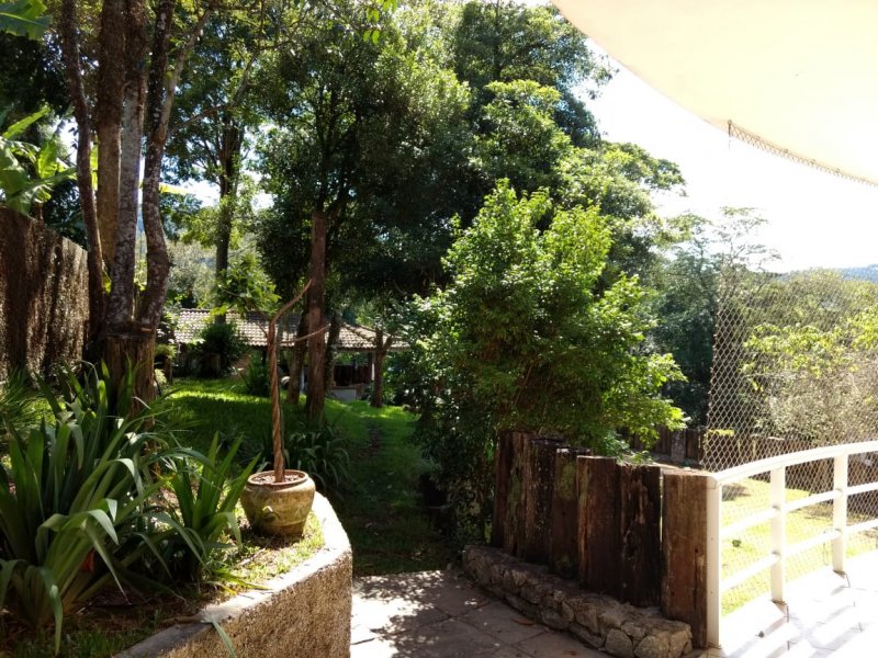 Casa de condomínio à venda Centro com 400m² e 3 quartos por R$ 1.680.000 - 530304578-foto-9-casa-externa-vista-do-jardim-quintal-e-churrasqueira.jpg