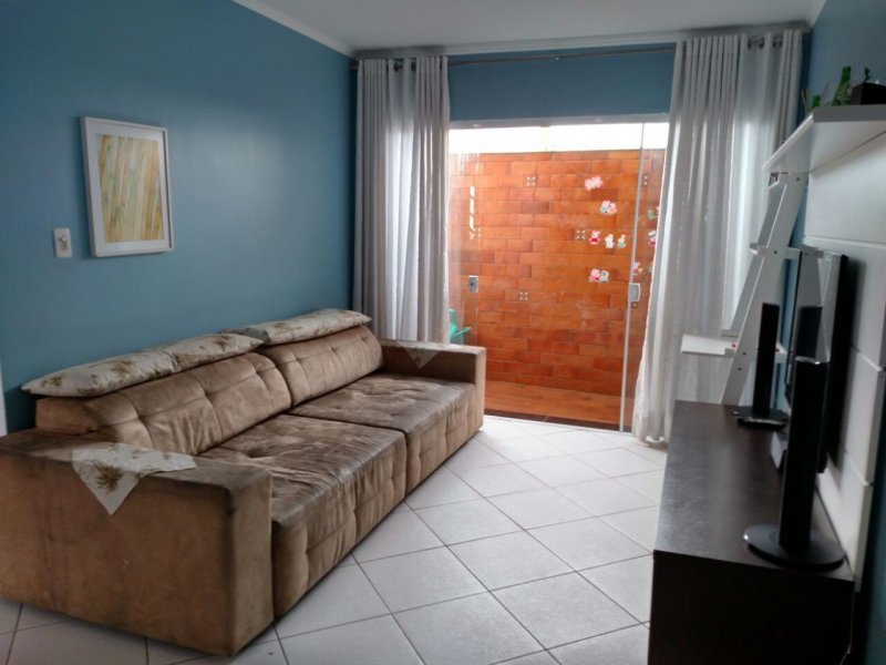 Casa de condomínio à venda Vila Santos com 130m² e 3 quartos por R$ 465.000 - 642878659-sala-de-estar-e-tv.jpg