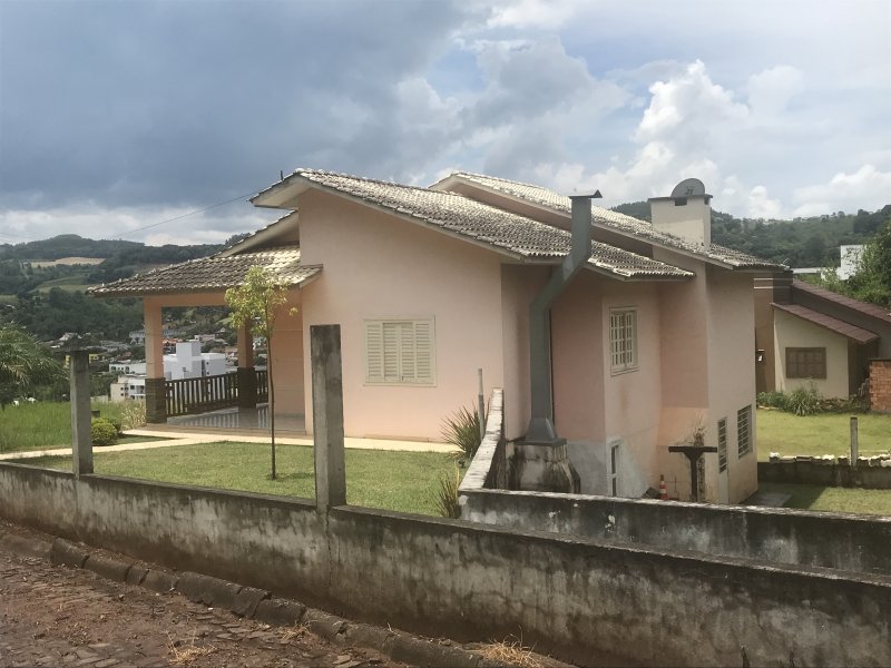 Casa à venda Centro com 360m² e 3 quartos por R$ 400.000 - 1345212608-171e4d3c-caf7-4337-9587-555c54547b21.jpeg