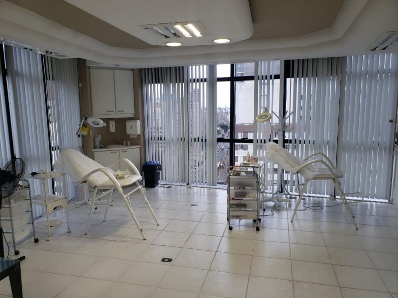Comercial à venda Batel com 147m² e  quartos por R$ 550.000 - 1740996025-whatsapp-image-2020-01-10-at-16.jpeg