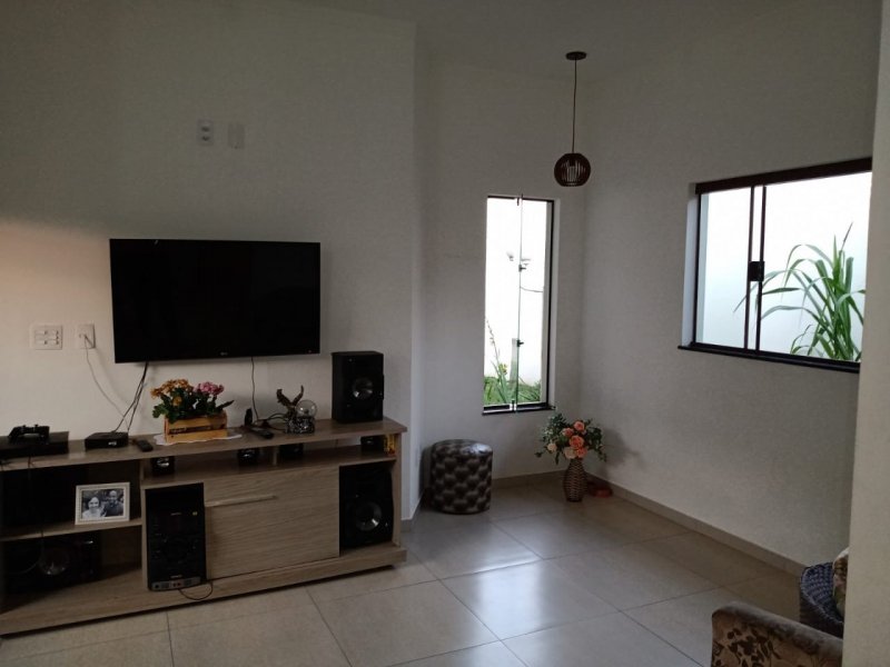 Casa à venda Jardim Acapulco com 124m² e 3 quartos por R$ 420.000 - 1221017823-casa-22.jpg