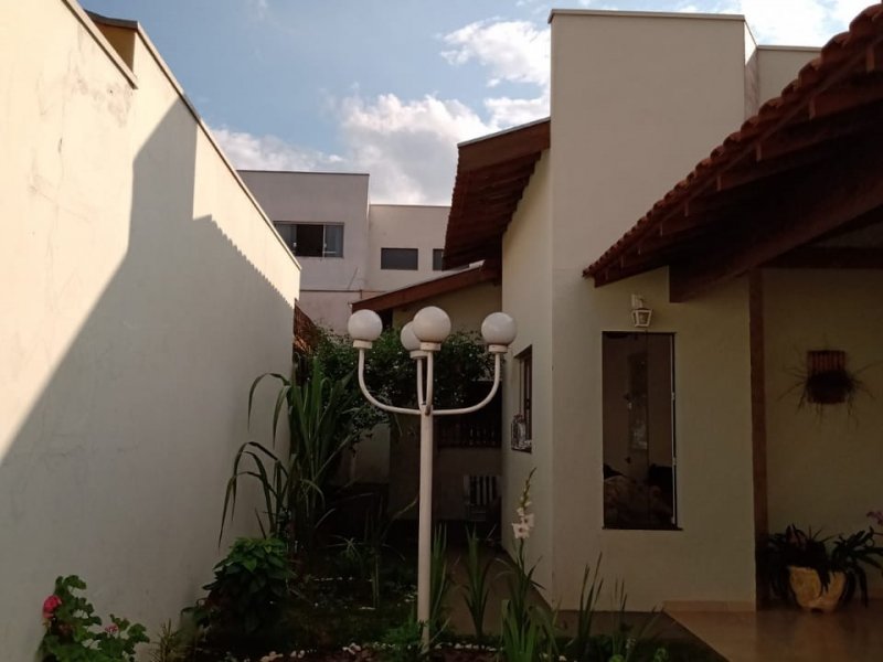 Casa à venda Jardim Acapulco com 124m² e 3 quartos por R$ 420.000 - 323663573-casa1.jpg