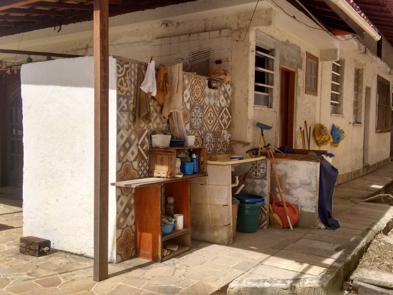 Casa à venda Engenho do Mato com 130m² e 3 quartos por R$ 450.000 - 1572805734-lado-direito-da-casa-com-area.jpg
