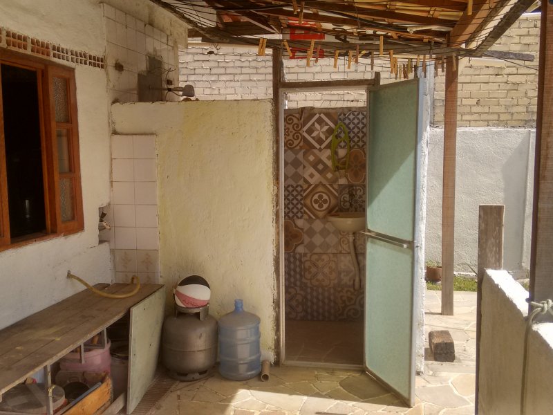 Casa à venda Engenho do Mato com 130m² e 3 quartos por R$ 450.000 - 1646129668-varanda-com-sala-de-banho-externa.jpg