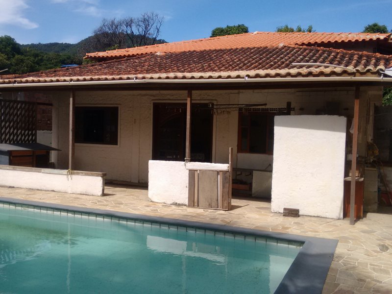 Casa à venda Engenho do Mato com 130m² e 3 quartos por R$ 450.000 - 289662654-frente-da-casa-vista-da-piscina.jpg