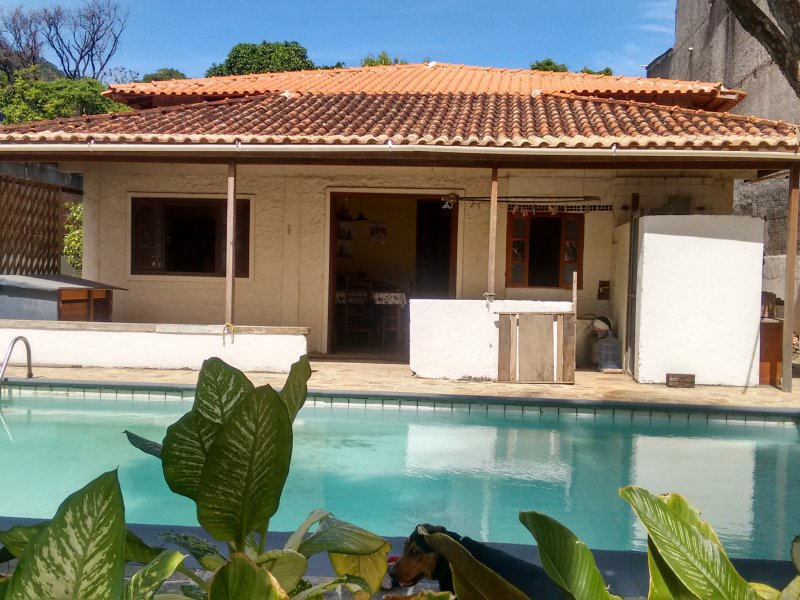 Casa à venda Engenho do Mato com 130m² e 3 quartos por R$ 450.000 - 666110713-frente-da-casa-vista-do-jardim.jpg