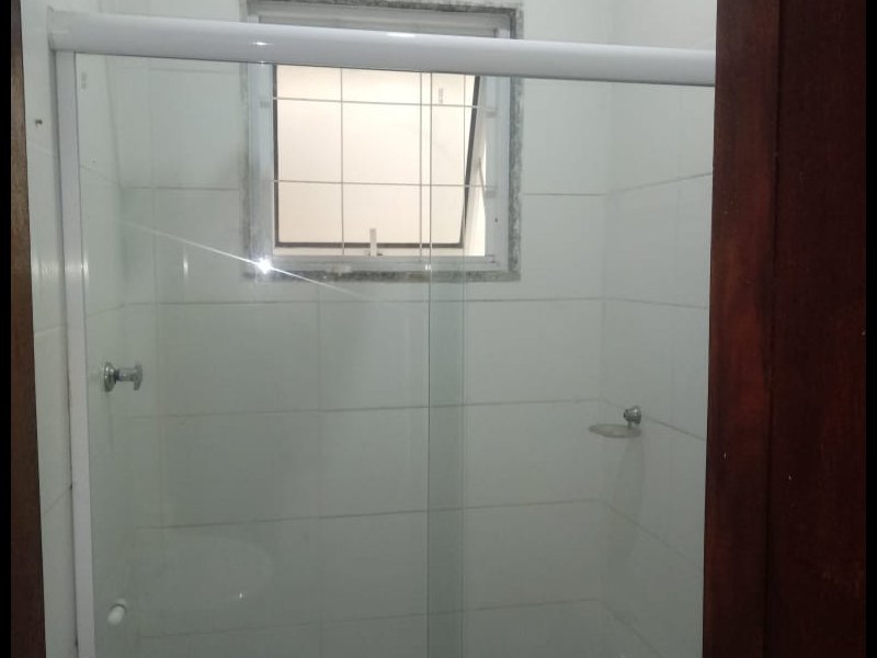 Casa de condomínio à venda Bangu com 100m² e 2 quartos por R$ 300.000 - 1890439981-banheiro-servico.jpg