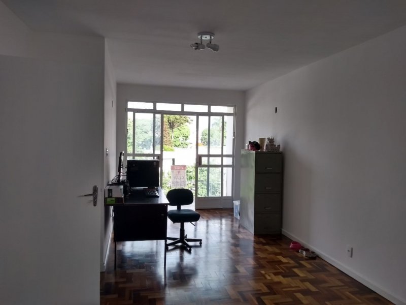 Apartamento à venda São Francisco com 103m² e 3 quartos por R$ 320.000 - 1226038942-sala-de-estar-com-vista-da-sacada.jpg