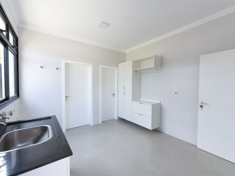 Casa de condomínio à venda Alphaville com 330m² e 3 quartos por R$ 1.750.000 - 1459226819-800x600-1980370200-areaservico.jpg