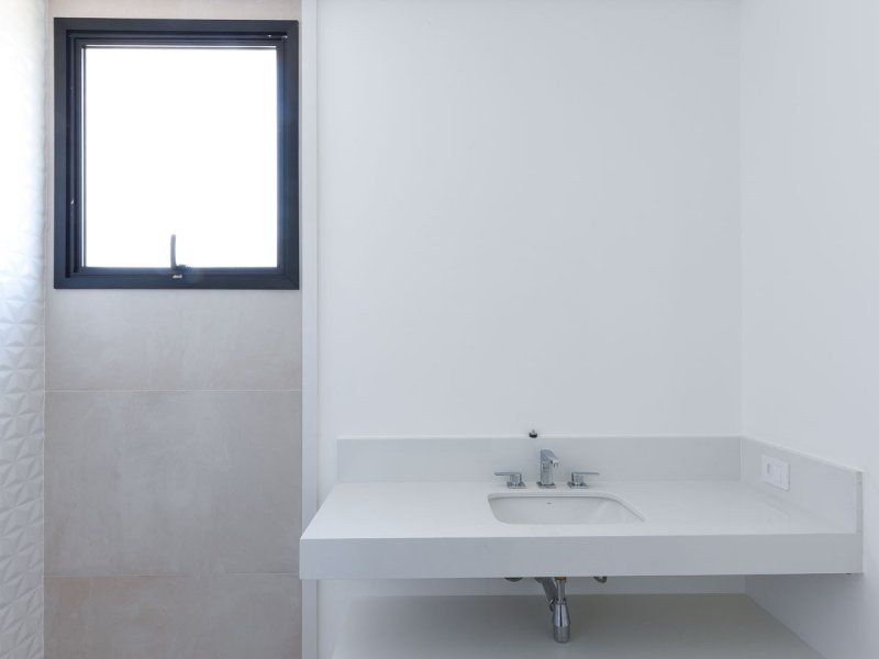 Casa de condomínio à venda Alphaville com 330m² e 3 quartos por R$ 1.750.000 - 176931306-800x600-1565575233-banhosuite3-1.jpg