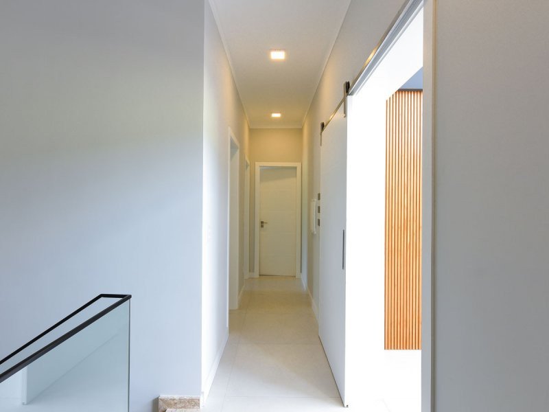 Casa de condomínio à venda Alphaville com 330m² e 3 quartos por R$ 1.750.000 - 1886204626-800x600-1533690826-vista-corredores.jpg