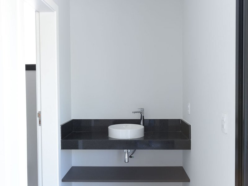 Casa de condomínio à venda Alphaville com 330m² e 3 quartos por R$ 1.750.000 - 308278619-800x600-1052852853-banhopiscina2.jpg