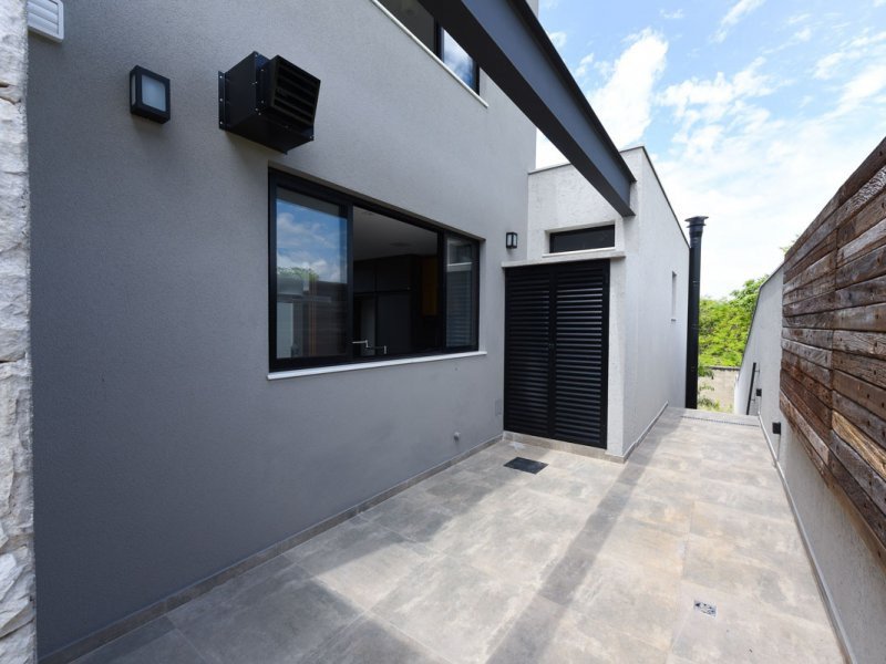 Casa de condomínio à venda Alphaville com 330m² e 3 quartos por R$ 1.750.000 - 578062871-800x600-31746765-areaexterna-servico.jpg