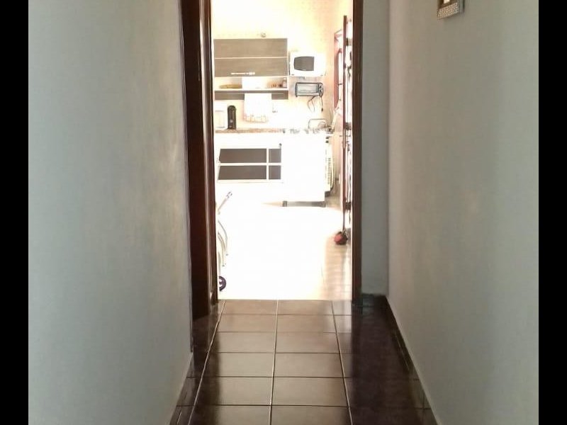 Casa à venda Vila Nossa Senhora das Gracas com 180m² e 3 quartos por R$ 310.000 - 493950179-casa-corredor.jpg