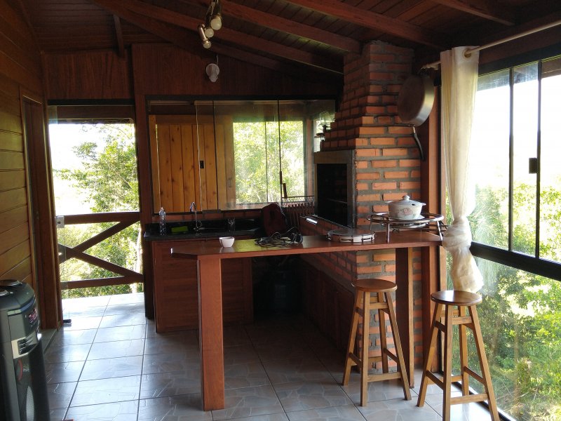 Casa à venda Sambaqui com 200m² e 3 quartos por R$ 450.000 - 1551192261-img-20200120-160344911.jpg