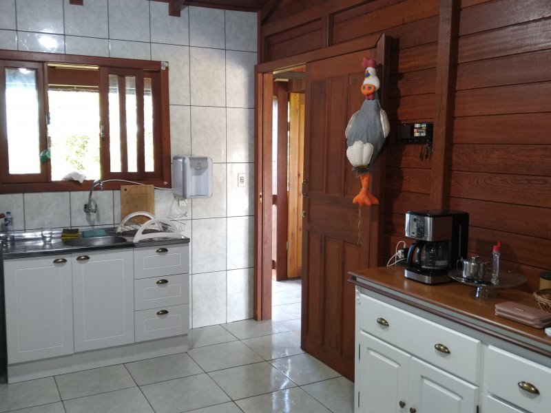 Casa à venda Sambaqui com 200m² e 3 quartos por R$ 450.000 - 1758907314-img-20200120-160310942.jpg