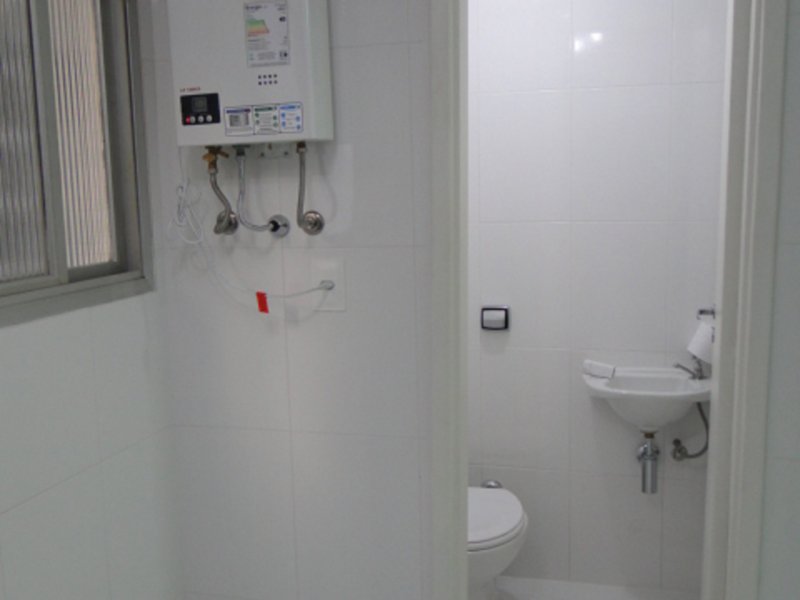 Apartamento à venda Pitangueiras com 130m² e 4 quartos por R$ 700.000 - 154922515-wc-empregada.JPG