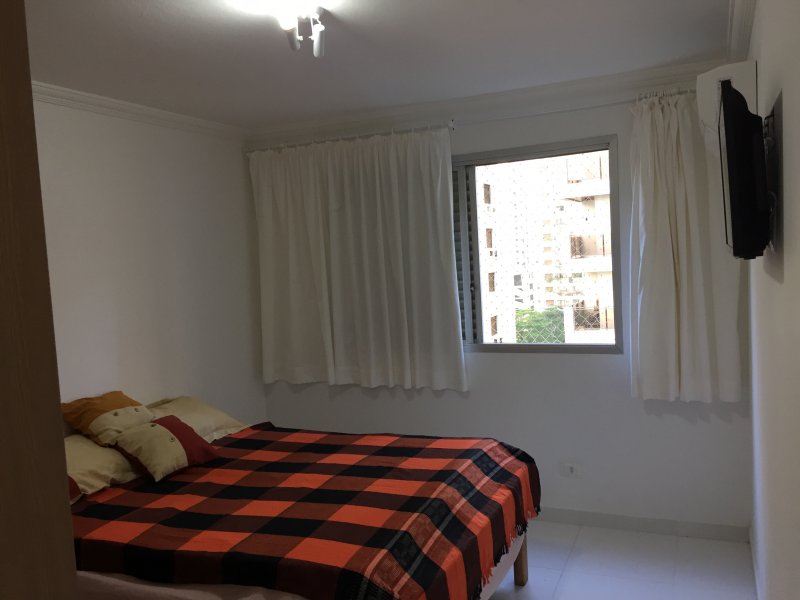Apartamento à venda Pitangueiras com 130m² e 4 quartos por R$ 700.000 - 646487332-suite.JPG