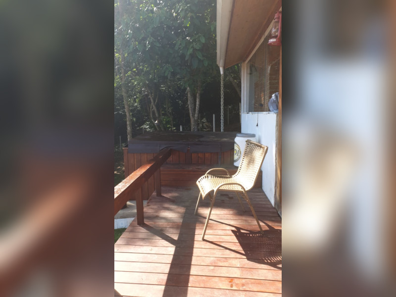 Chácara à venda Jardim Oliveira com 320m² e 3 quartos por R$ 200.000 - deck-e-jacuzzi.jpg