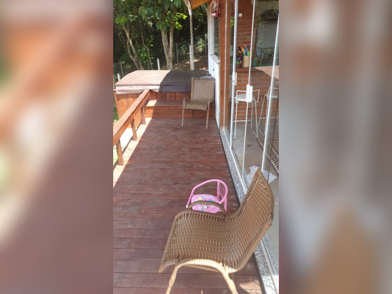 Chácara à venda Jardim Oliveira com 320m² e 3 quartos por R$ 200.000 - deck-jacuzzi.jpg