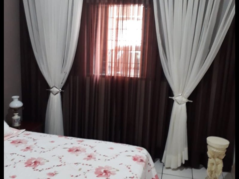 Casa à venda Centro com 98m² e 2 quartos por R$ 240.000 - 411613797-quarto-frente.jpg