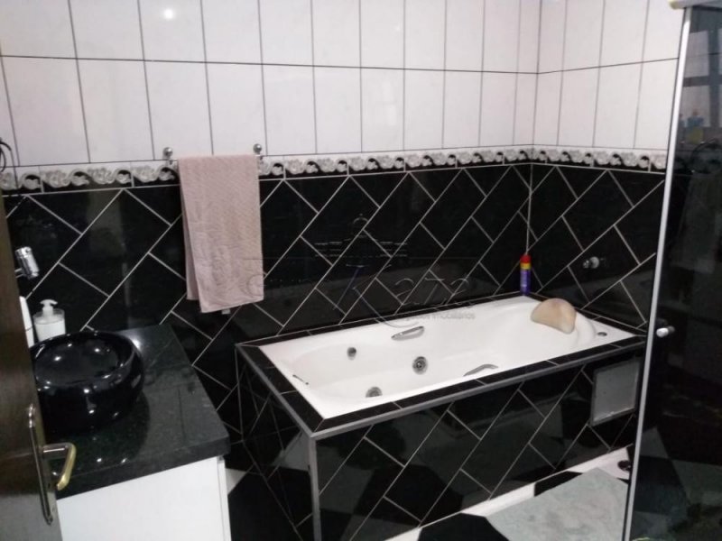 Casa à venda Cidade Morumbi com 194m² e 3 quartos por R$ 360.000 - 118915844-sao-jose-dos-campos-casa-padrao-cidade-morumbi-29-10-2018-11-00-40-10.jpg