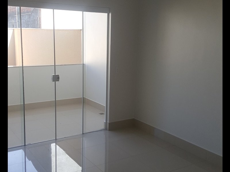 Casa à venda com 250m² e 3 quartos por R$ 710.000 - 2045837743-11.jpg