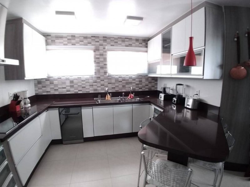 imóvel com 294m² - Itaipu - Niterói