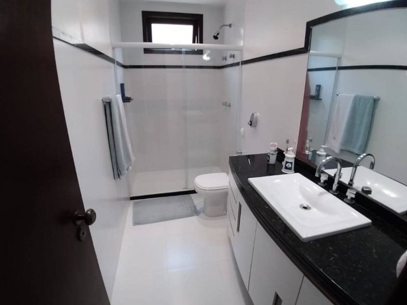 imóvel com 294m² - Itaipu - Niterói