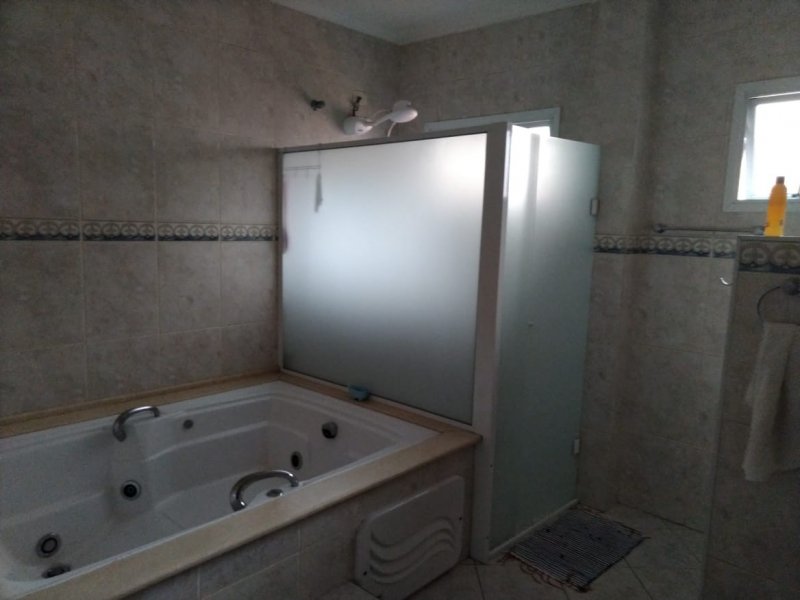 Casa à venda Vila Marina com 241m² e 3 quartos por R$ 760.000 - 881197743-suite-1-banheiro-banheira.jpeg