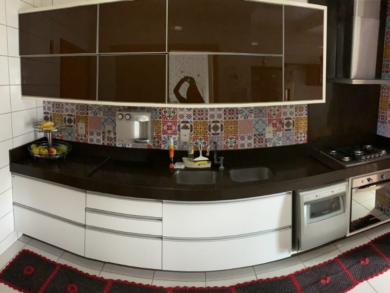 Apartamento à venda ÁGUAS CLARAS SUL com 128m² e 3 quartos por R$ 820.000 - 481007195-cozinha-com-armarios-e-balcao-quartztone.jpg