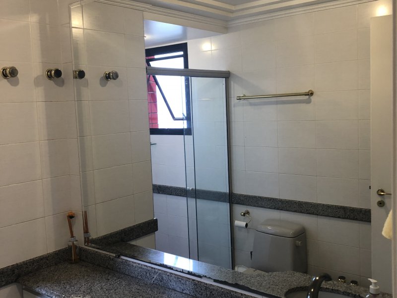 Apartamento à venda Moema com 220m² e 4 quartos por R$ 3.000.000 - 694816916-dorm-2-banh-f1.JPG