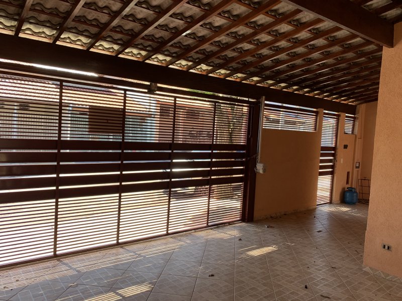 Casa à venda Bosque dos Eucaliptos com 226m² e 4 quartos por R$ 650.000 - 2141528700-12-garagem-03.jpg