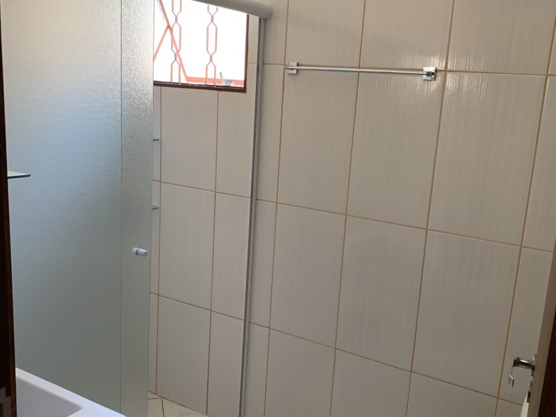 Casa à venda Bosque dos Eucaliptos com 226m² e 4 quartos por R$ 650.000 - 41375914-20-banheiro-02-suite.jpg