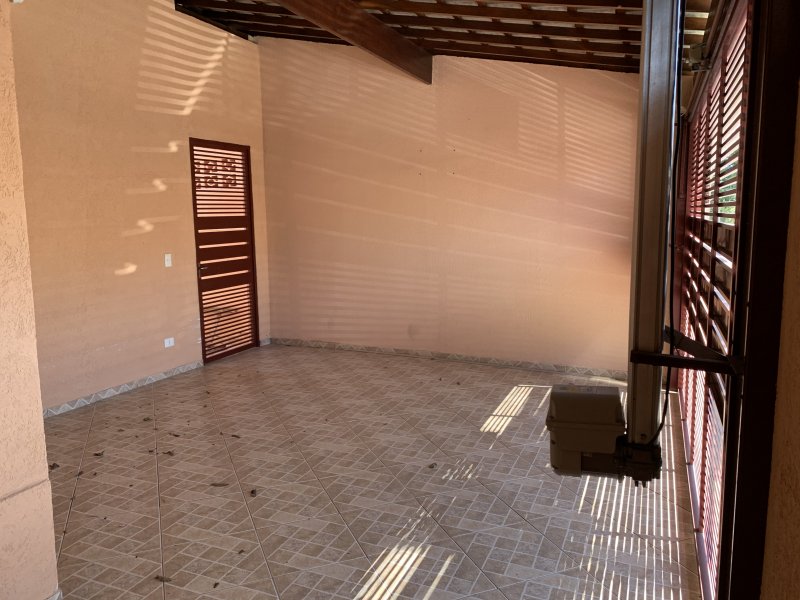 Casa à venda Bosque dos Eucaliptos com 226m² e 4 quartos por R$ 650.000 - 586745984-11-garagem-02.jpg